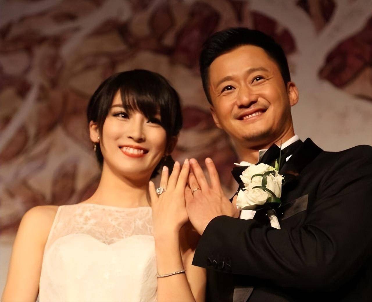 都说娱乐圈没有真爱?这四对夫妻告诉你什么才是真正的爱情 都说娱乐圈没有真爱?这四对夫妻告诉你什么才是真正的爱情