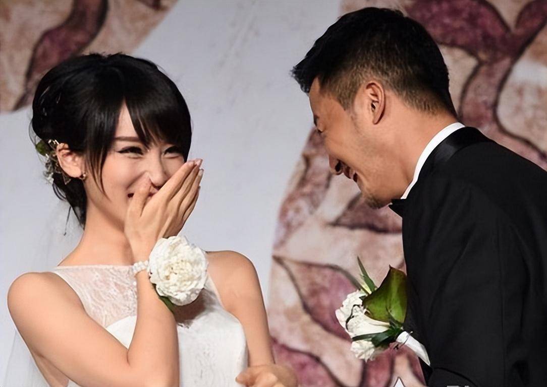 都说娱乐圈没有真爱?这四对夫妻告诉你什么才是真正的爱情 都说娱乐圈没有真爱?这四对夫妻告诉你什么才是真正的爱情