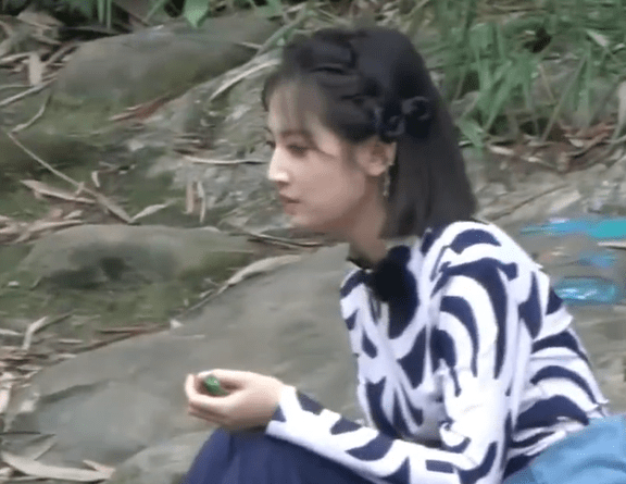 “红气养人也毁人”!离开唐嫣去打酱油的陈钰琪,眼里终于有光了 “红气养人也毁人”!离开唐嫣去打酱油的陈钰琪,眼里终于有光了