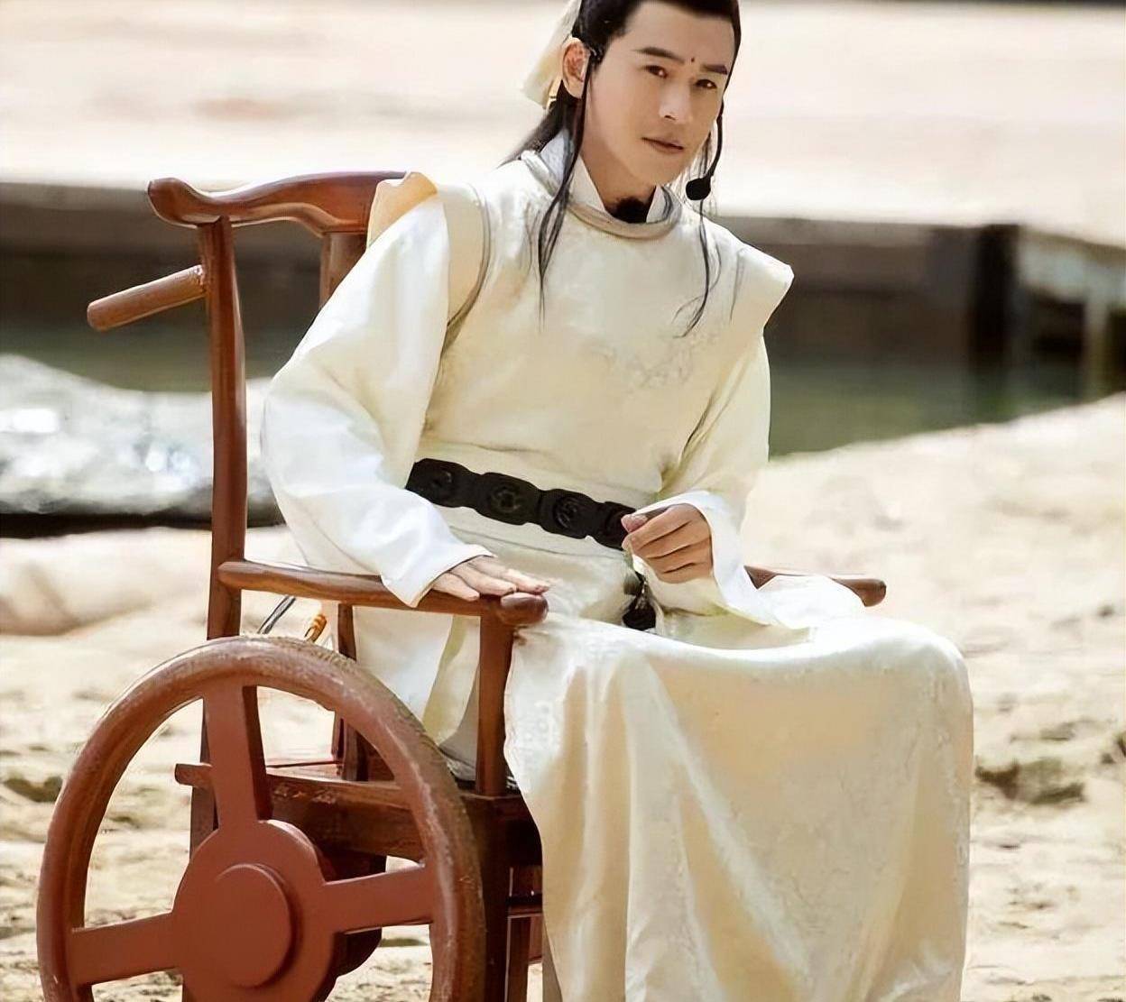 20年后,再看着几位男星,有人胖若两人,而有人依旧颜值在线 20年后,再看着几位男星,有人胖若两人,而有人依旧颜值在线