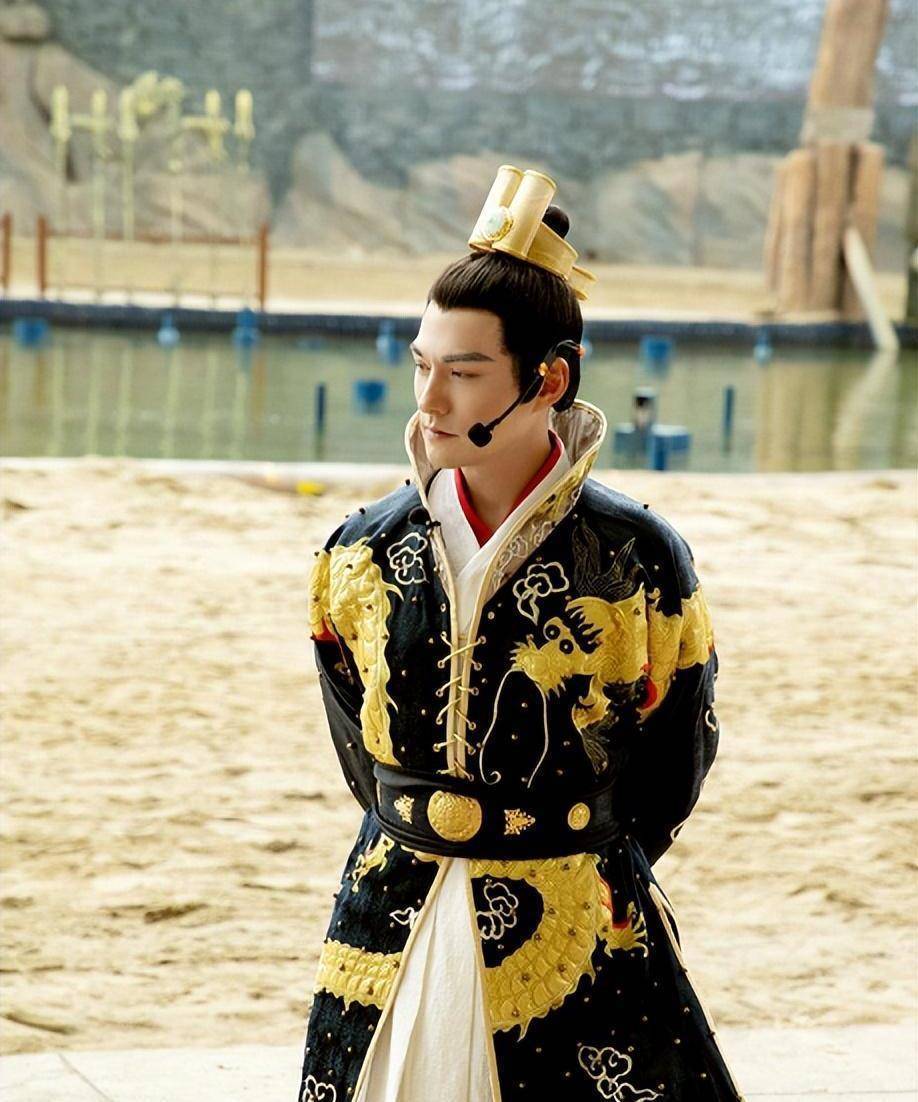 20年后,再看着几位男星,有人胖若两人,而有人依旧颜值在线 20年后,再看着几位男星,有人胖若两人,而有人依旧颜值在线