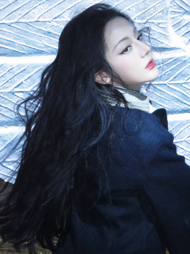 迪丽热巴复古名媛造型尽显女王气质