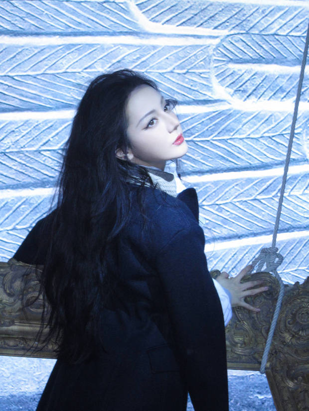 迪丽热巴复古名媛造型尽显女王气质