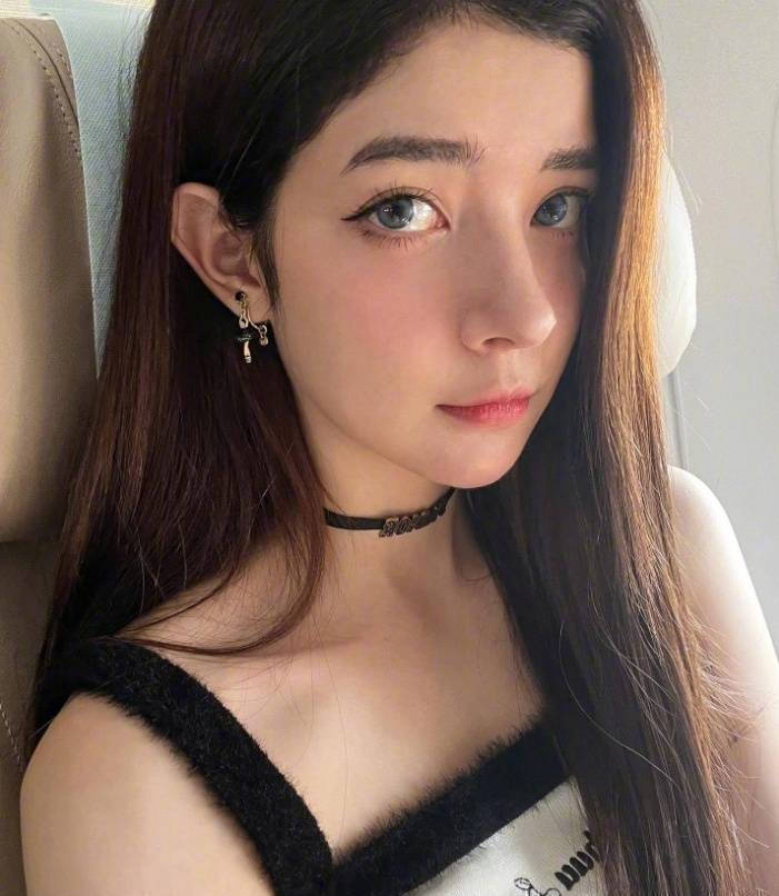 唐禹哲老婆晒全家福秀恩爱