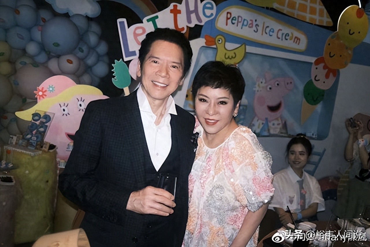 曝向佐疑欠债800万4年不还！知名歌手发视频控诉，向太评论区沦陷
