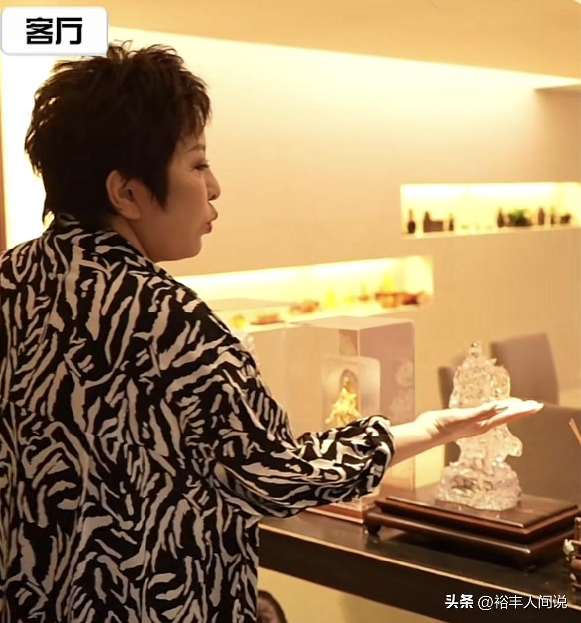 曝向佐疑欠债800万4年不还！知名歌手发视频控诉，向太评论区沦陷