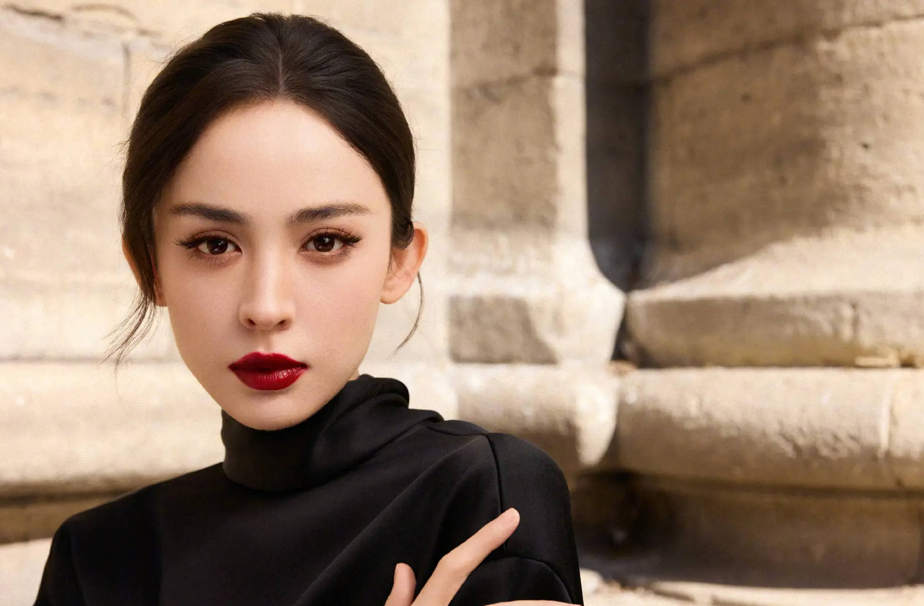 娜扎经纪人回应 “二字女星抢休息室”：不要恶意描述，散了吧