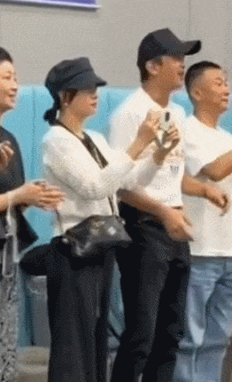 邓超孙俪甜蜜陪伴儿子篮球赛!等等高挑帅气亮相 邓超孙俪甜蜜陪伴儿子篮球赛!等等高挑帅气亮相