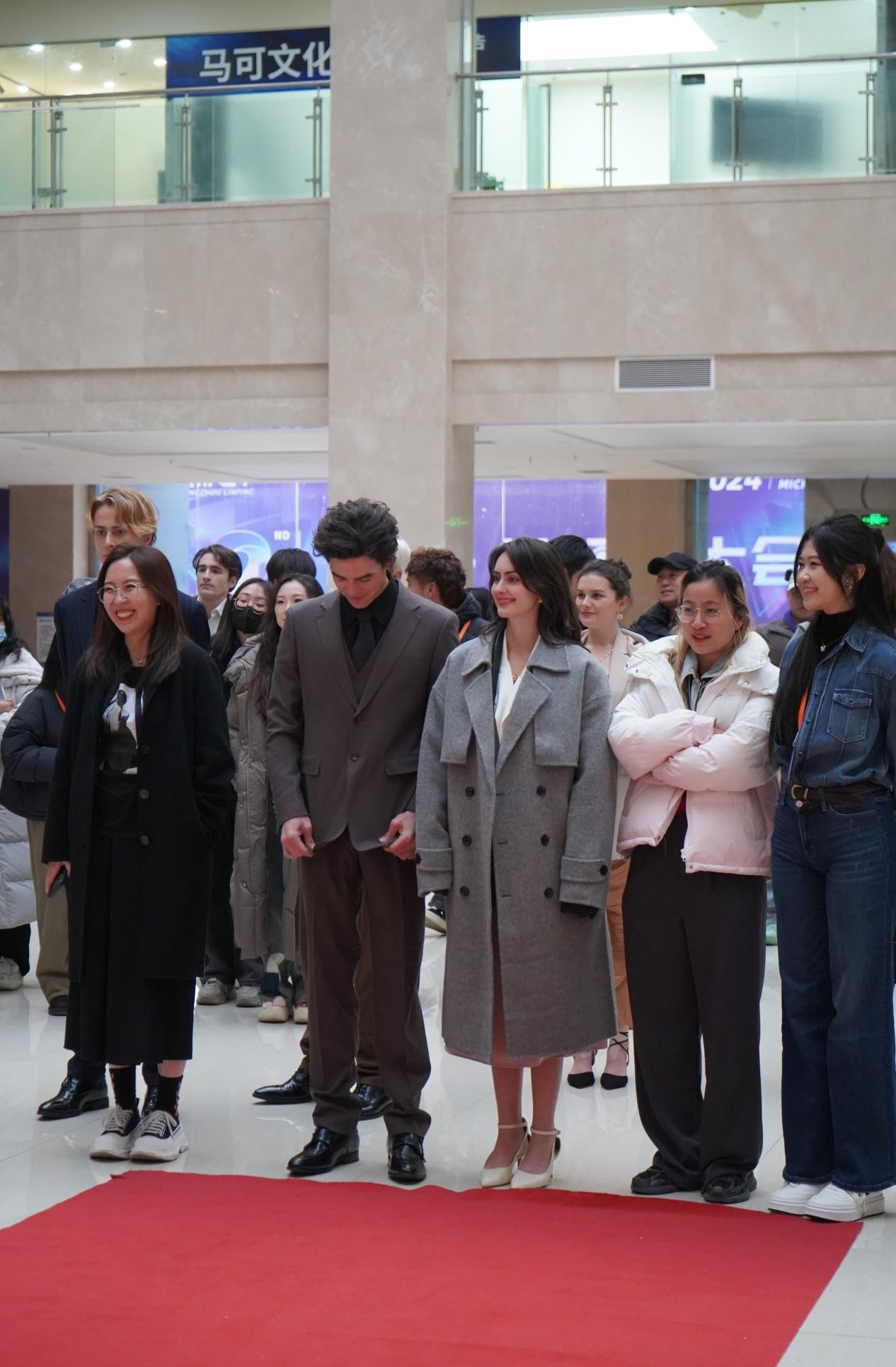 跨越语言与制度:她在中国拍出一部海外短剧 跨越语言与制度:她在中国拍出一部海外短剧