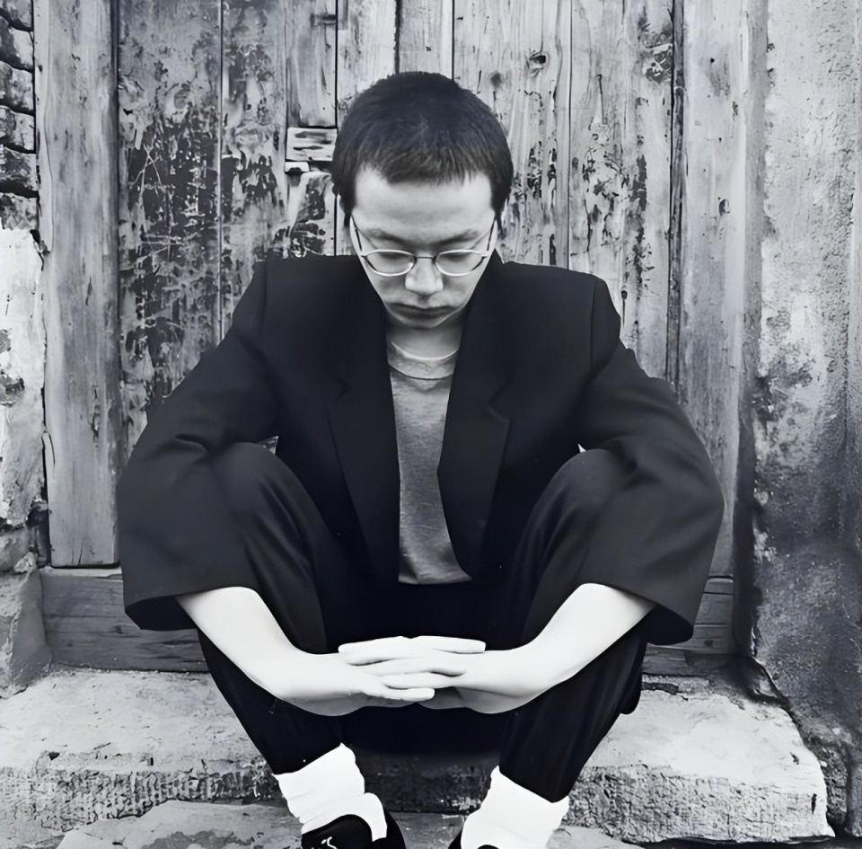 56岁王菲没想到，自己那因出轨离婚的前夫窦唯，如今活成了这样