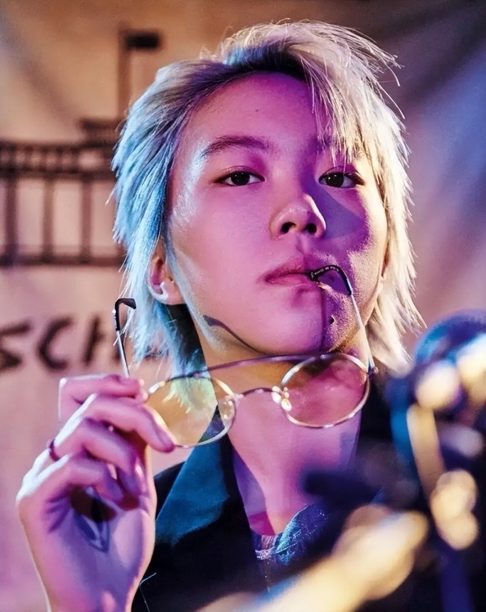 56岁王菲没想到，自己那因出轨离婚的前夫窦唯，如今活成了这样