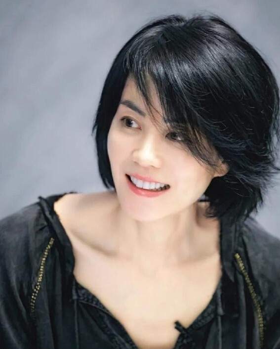 56岁王菲没想到，自己那因出轨离婚的前夫窦唯，如今活成了这样