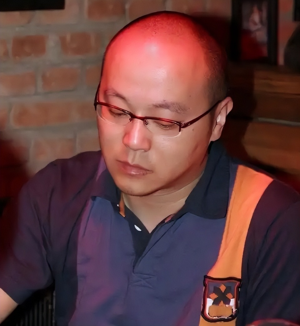 56岁王菲没想到，自己那因出轨离婚的前夫窦唯，如今活成了这样