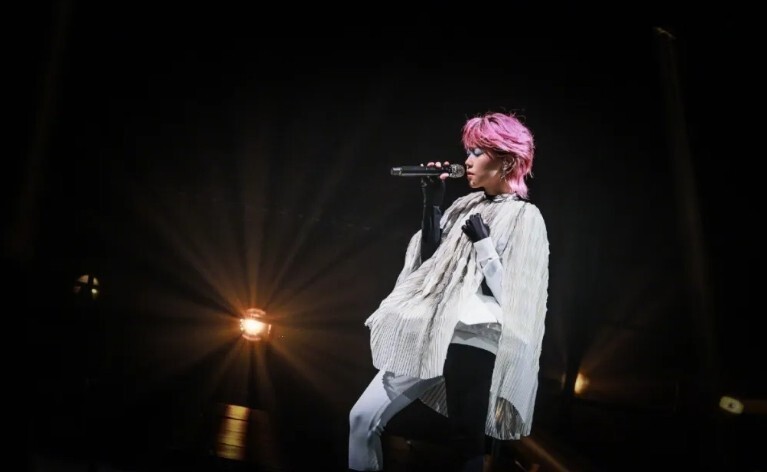 56岁王菲没想到，自己那因出轨离婚的前夫窦唯，如今活成了这样