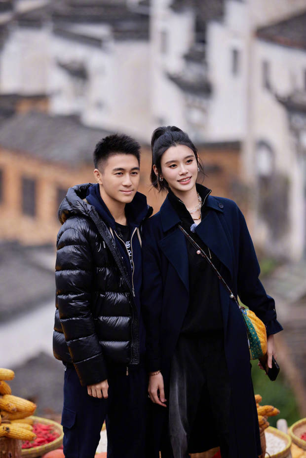 何猷君奚梦瑶为6岁儿子庆生 一家三口合影温馨有爱 何猷君奚梦瑶为6岁儿子庆生 一家三口合影温馨有爱