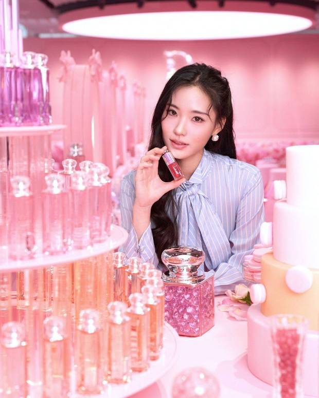 小S二女儿Lily身姿窈窕 笑容甜美气质优雅 小S二女儿Lily身姿窈窕 笑容甜美气质优雅