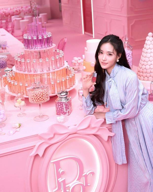 小S二女儿Lily身姿窈窕 笑容甜美气质优雅 小S二女儿Lily身姿窈窕 笑容甜美气质优雅