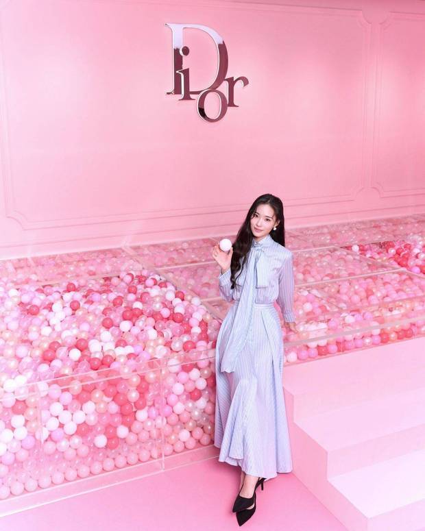 小S二女儿Lily身姿窈窕 笑容甜美气质优雅 小S二女儿Lily身姿窈窕 笑容甜美气质优雅