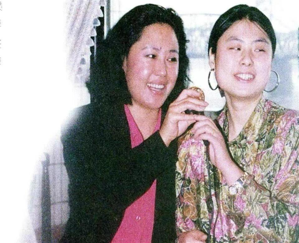 76岁斯琴高娃近况：瑞士老公已去世，垂垂老矣的她却越开越艳