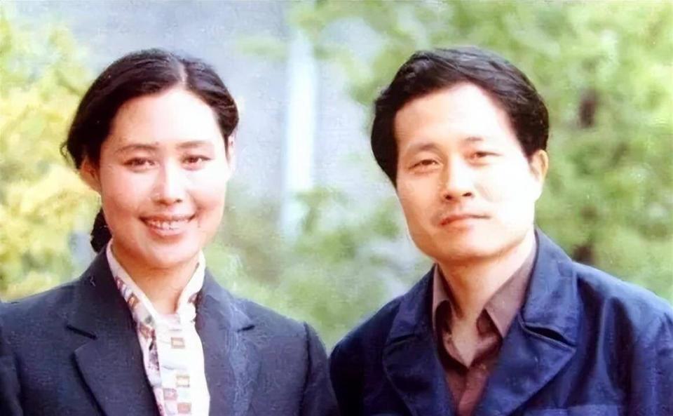 76岁斯琴高娃近况：瑞士老公已去世，垂垂老矣的她却越开越艳