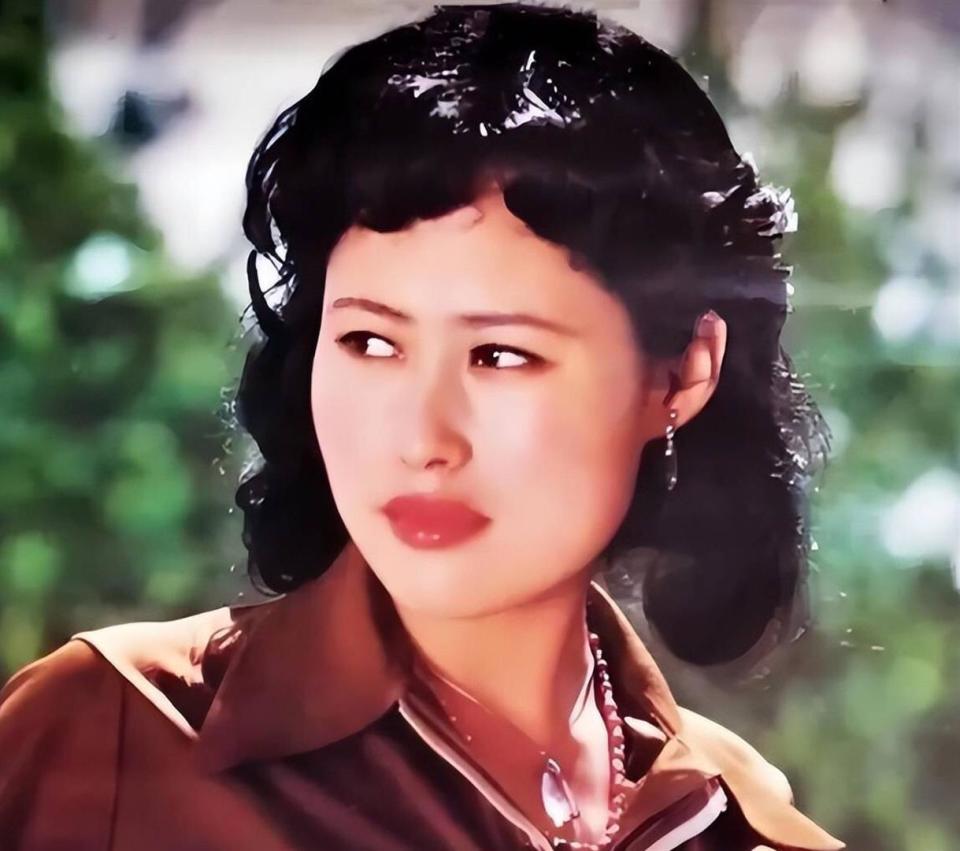 76岁斯琴高娃近况：瑞士老公已去世，垂垂老矣的她却越开越艳