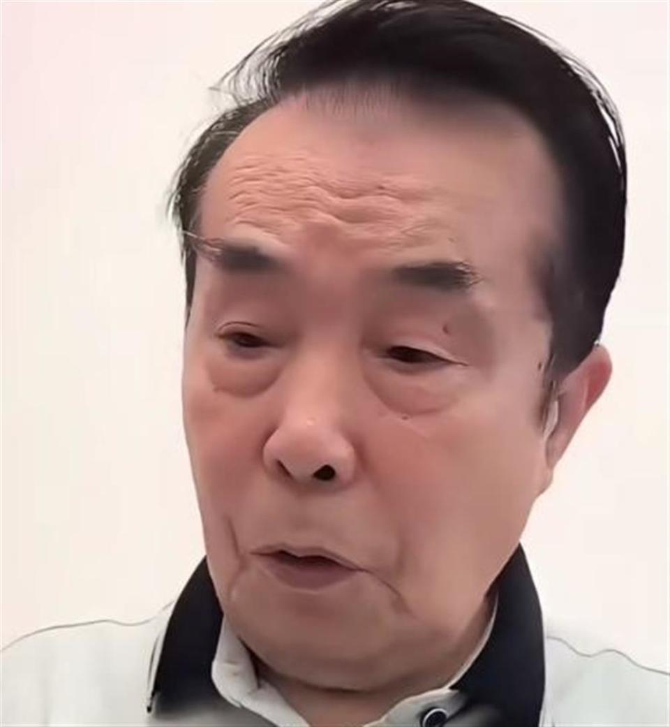 77岁何庆魁隔空喊话赵本山，却被扒了个底朝天，网友：吃相难看