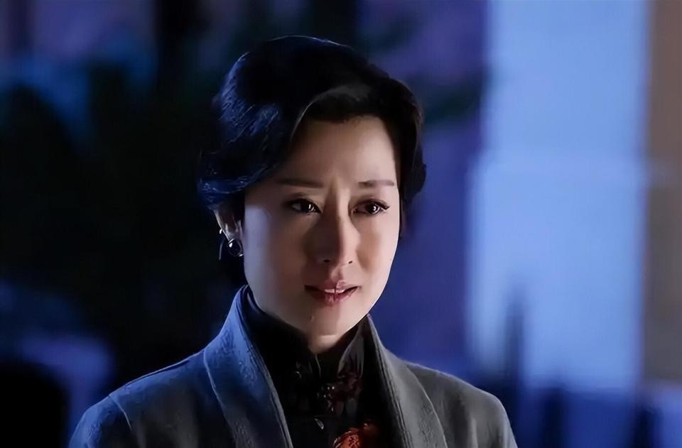 人民日报点名刘敏涛，释放两大信号，原来靳东一个字都没说错