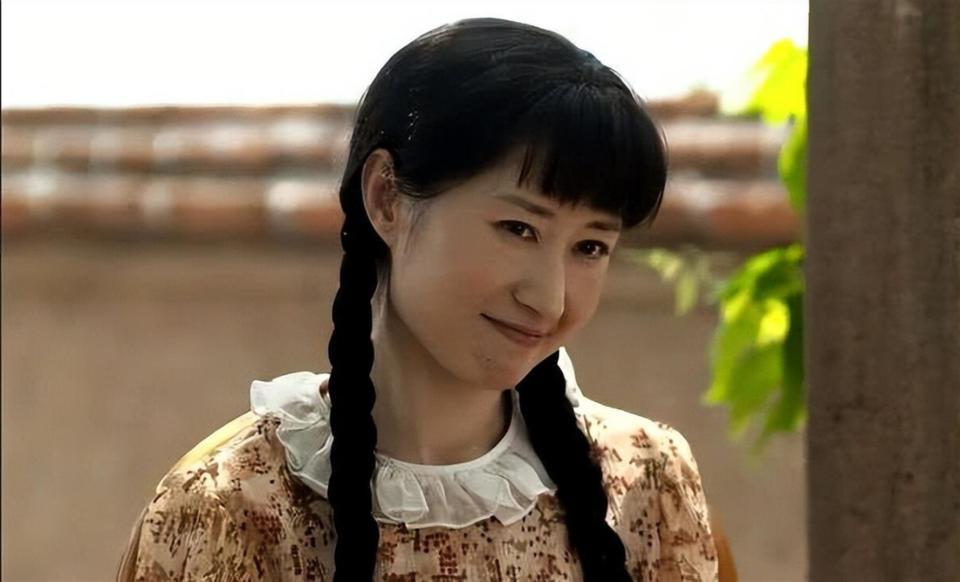 人民日报点名刘敏涛，释放两大信号，原来靳东一个字都没说错