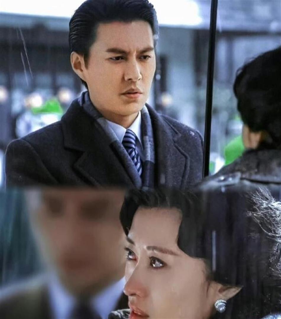 人民日报点名刘敏涛，释放两大信号，原来靳东一个字都没说错