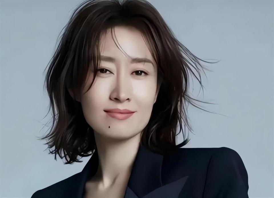 人民日报点名刘敏涛，释放两大信号，原来靳东一个字都没说错