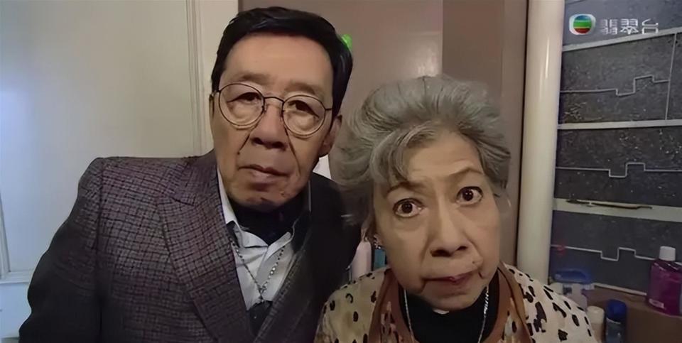 91岁TVB老戏骨近况曝光！与69岁男星喝茶精神佳，去年约满低调离巢