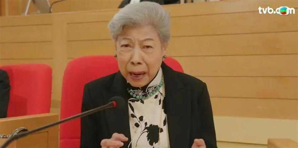 91岁TVB老戏骨近况曝光！与69岁男星喝茶精神佳，去年约满低调离巢