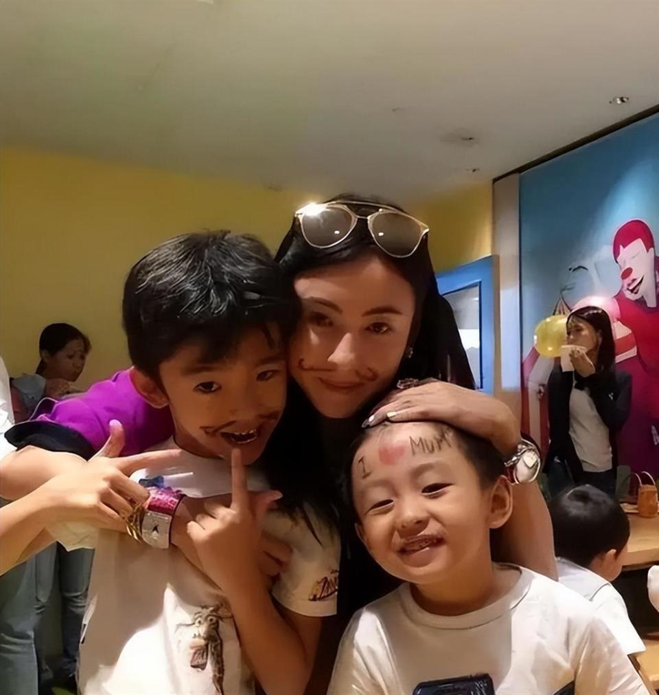 梁洛施曝和李泽楷分手主因，并非李嘉诚，原来她和张柏芝处境一样