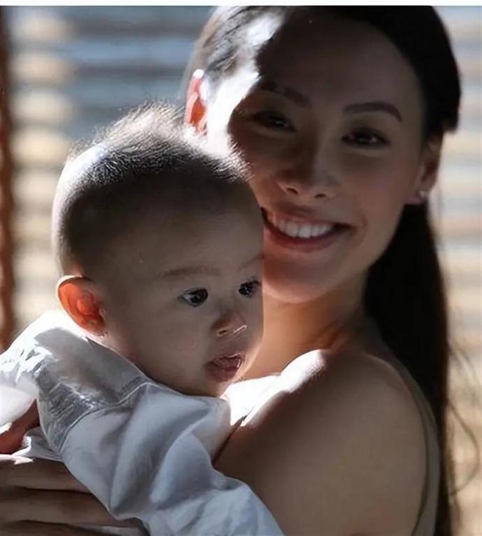 梁洛施曝和李泽楷分手主因，并非李嘉诚，原来她和张柏芝处境一样