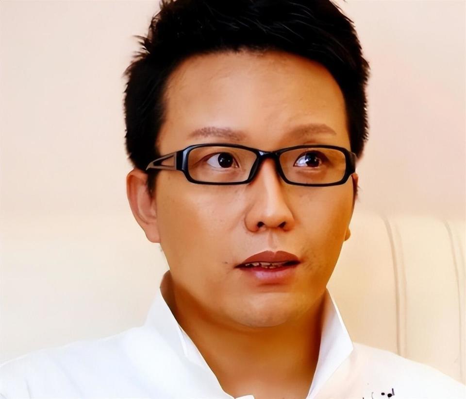 善恶终有报！47岁跌落神坛的李玉刚，终是活成了跳梁小丑