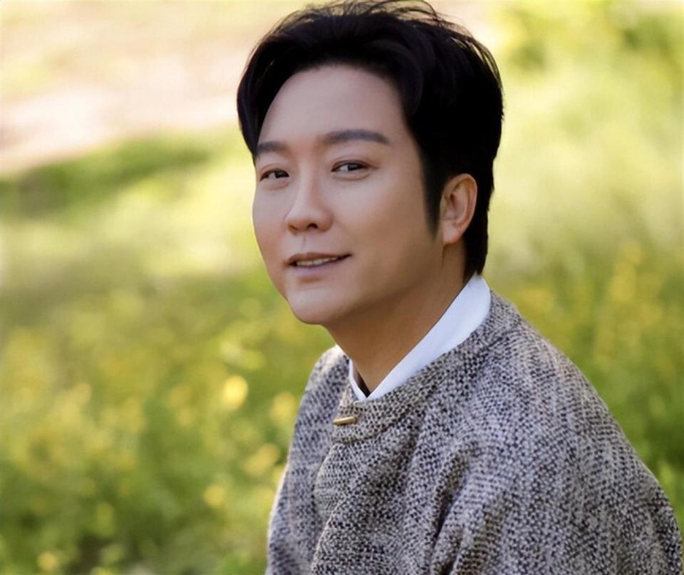 善恶终有报！47岁跌落神坛的李玉刚，终是活成了跳梁小丑