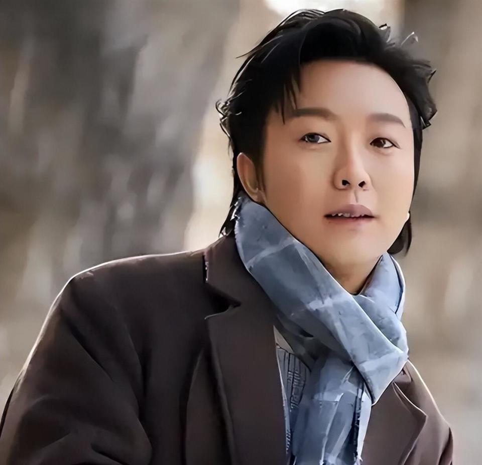 善恶终有报！47岁跌落神坛的李玉刚，终是活成了跳梁小丑