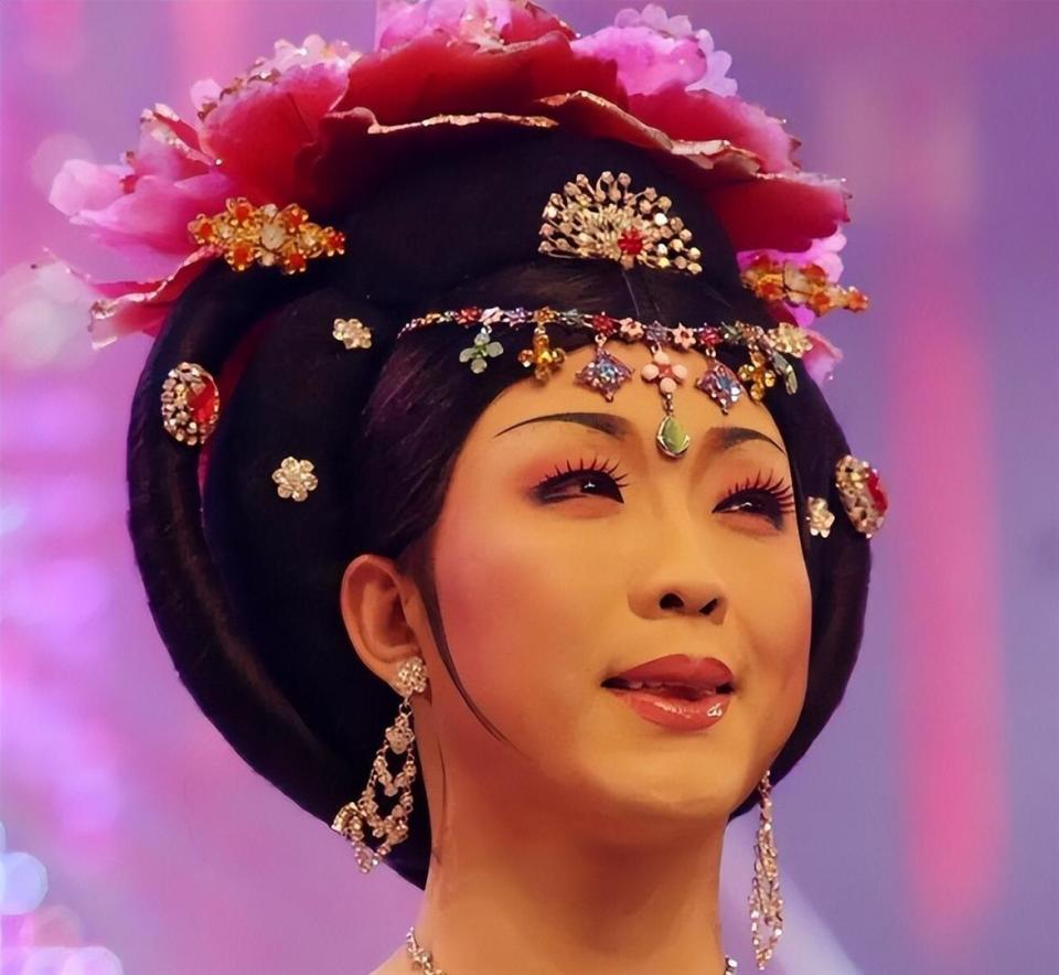 善恶终有报！47岁跌落神坛的李玉刚，终是活成了跳梁小丑