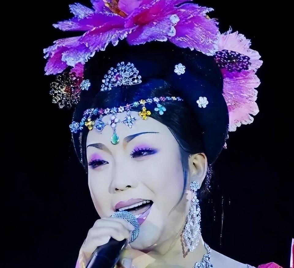 善恶终有报！47岁跌落神坛的李玉刚，终是活成了跳梁小丑