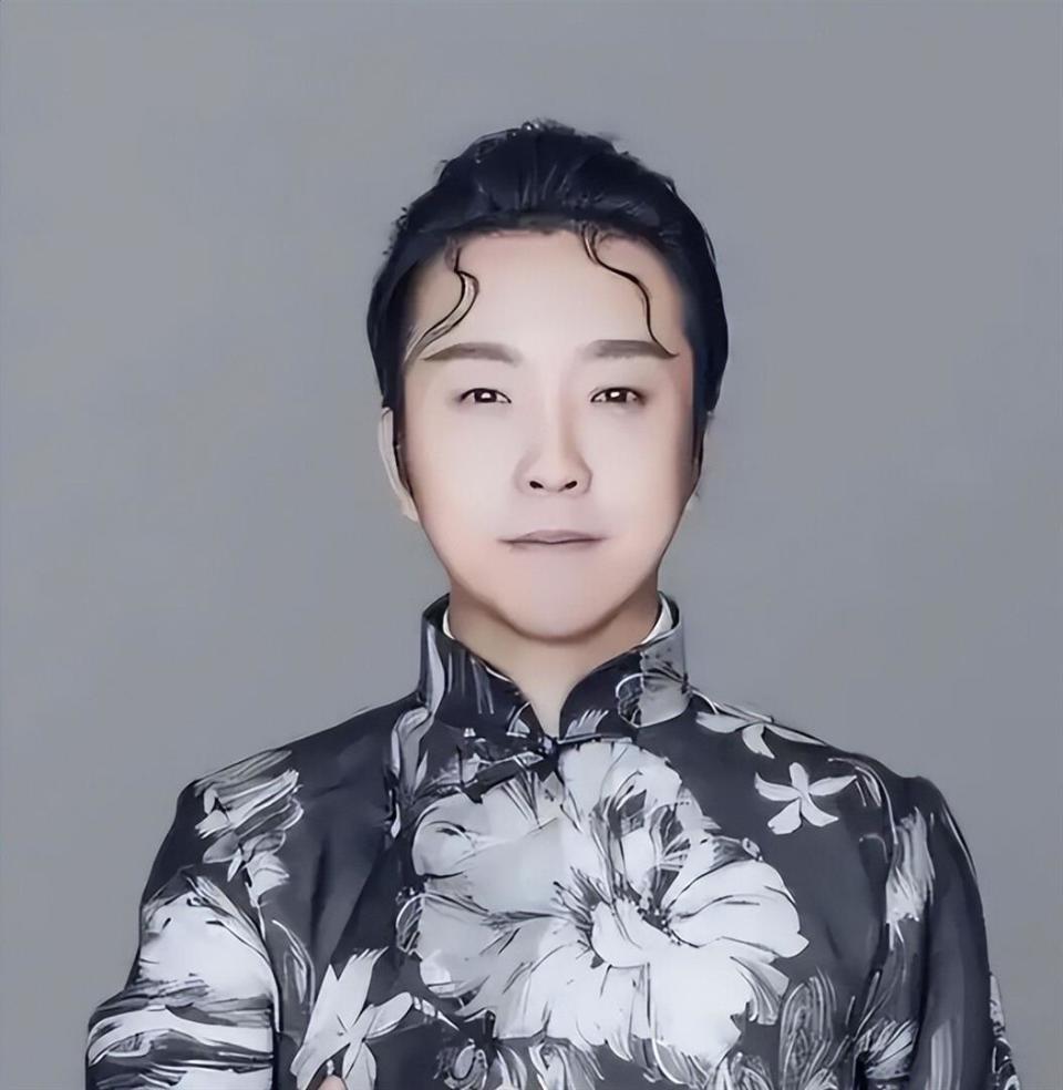 善恶终有报！47岁跌落神坛的李玉刚，终是活成了跳梁小丑