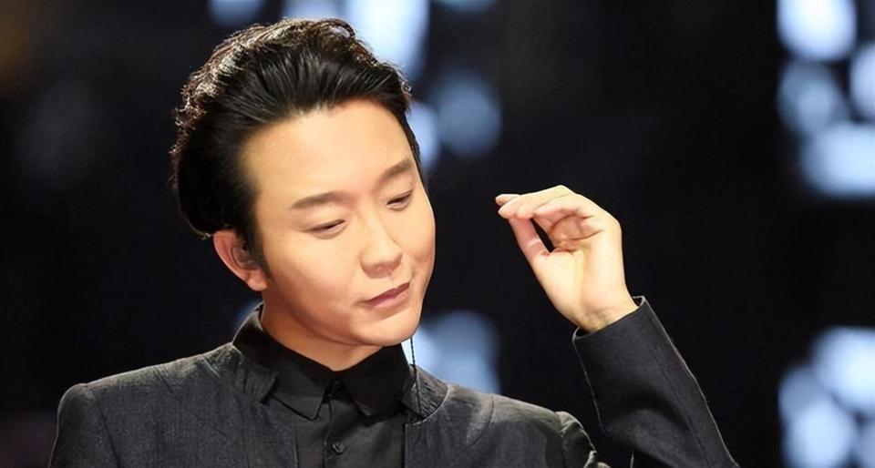 善恶终有报！47岁跌落神坛的李玉刚，终是活成了跳梁小丑