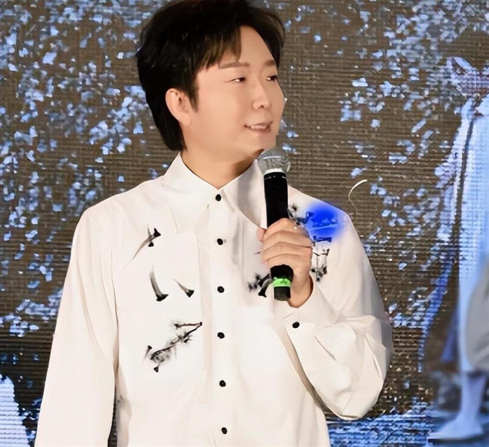 善恶终有报！47岁跌落神坛的李玉刚，终是活成了跳梁小丑