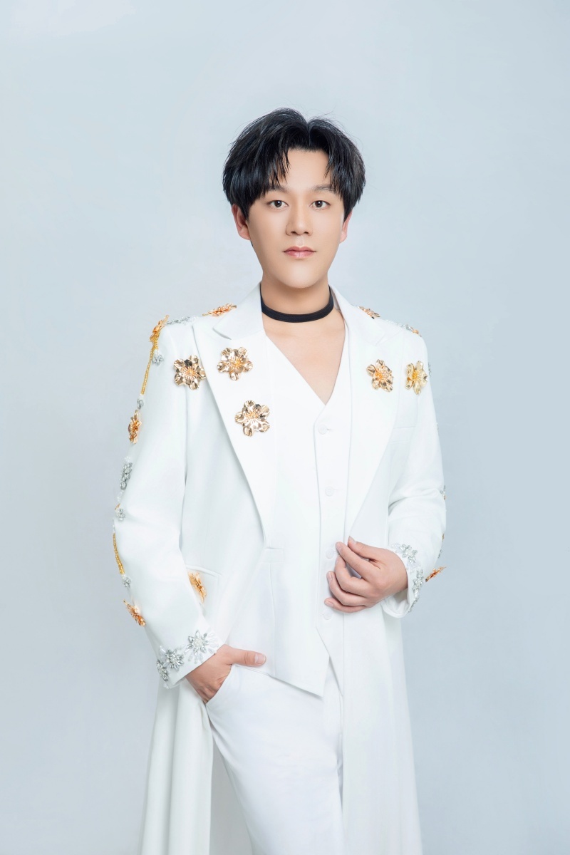 洛琦现身2026全球华人春晚彩排倾情预热除夕夜