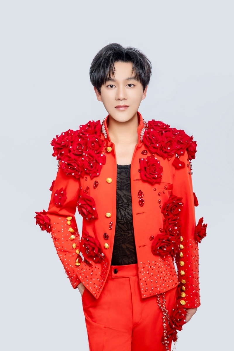 洛琦现身2026全球华人春晚彩排倾情预热除夕夜