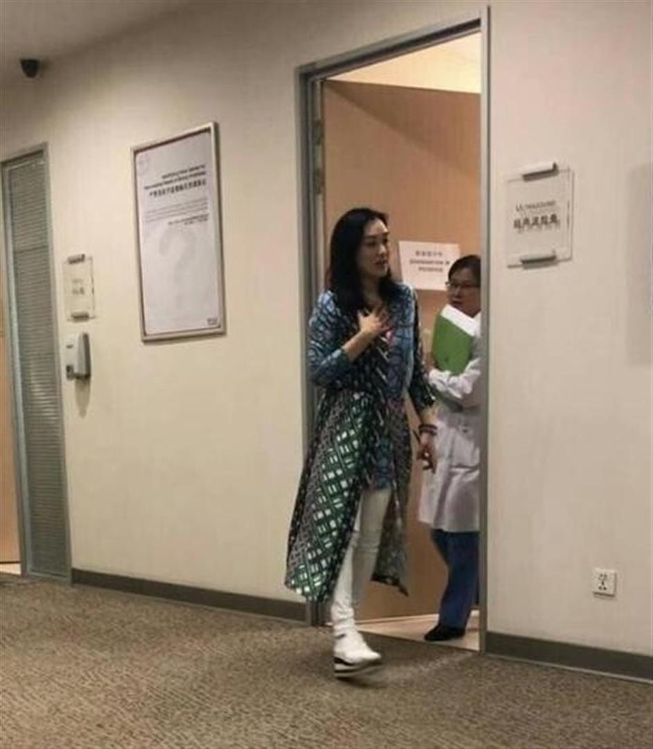 事实证明，娶大12岁老婆的张伦硕，早已为续香火留了一手