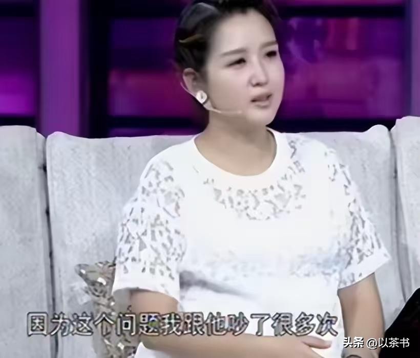 分手15年，释小龙何洁境遇大有不同，一个新戏不断，一个养不起娃