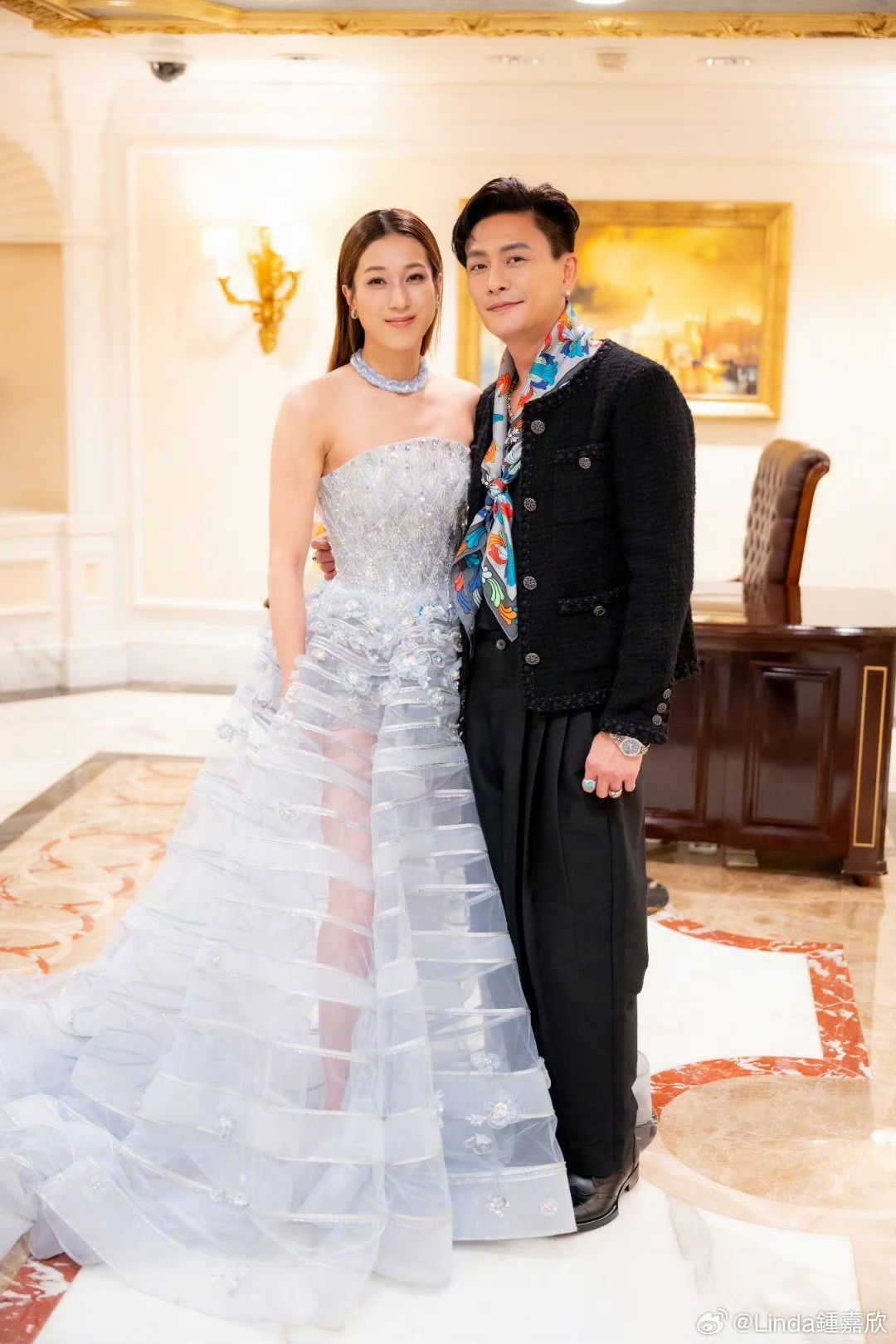 TVB昔日经典荧幕cp罕合体！女方晒亲密合照，男方竟被错认成林峯