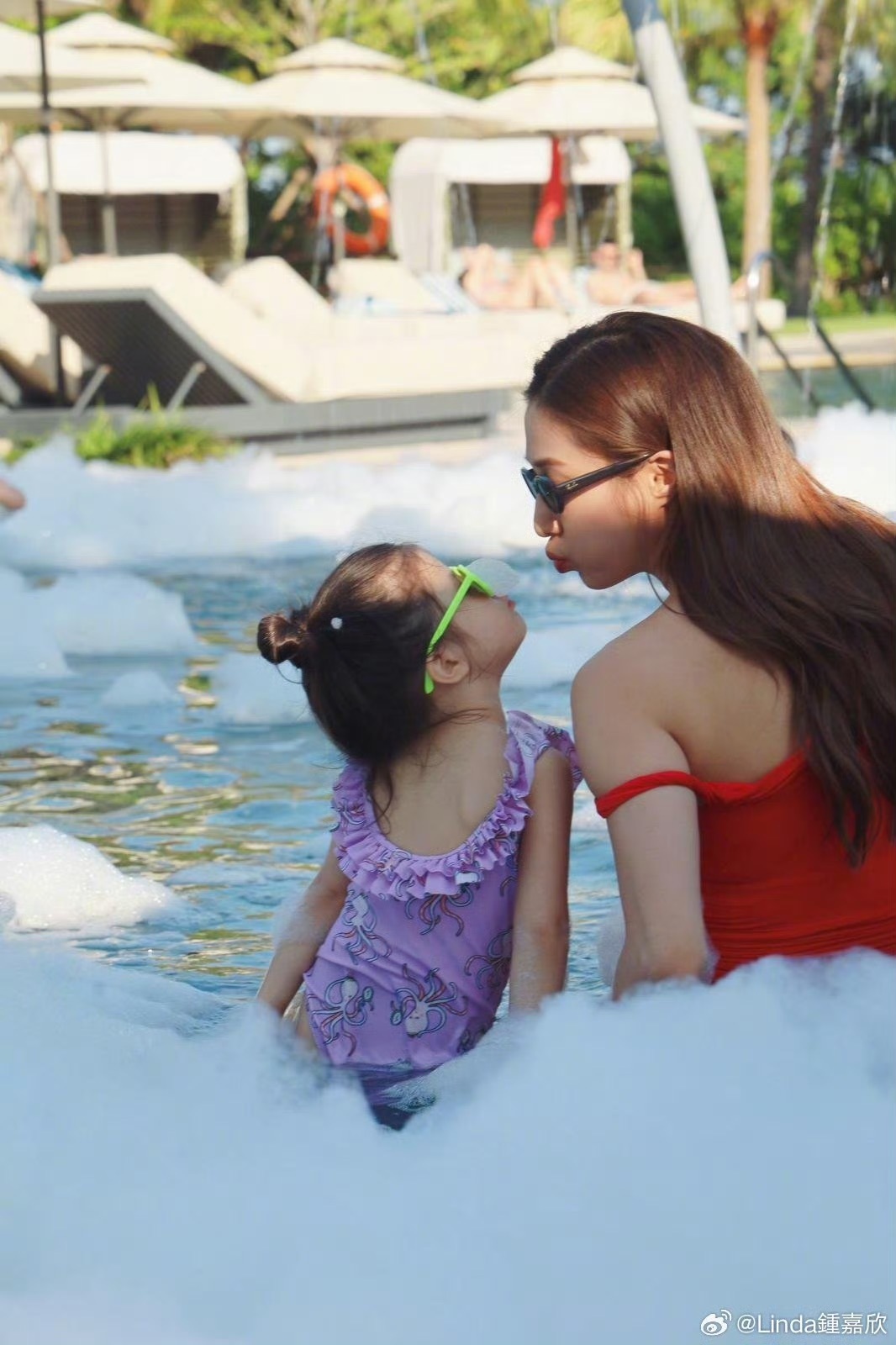 TVB昔日经典荧幕cp罕合体！女方晒亲密合照，男方竟被错认成林峯