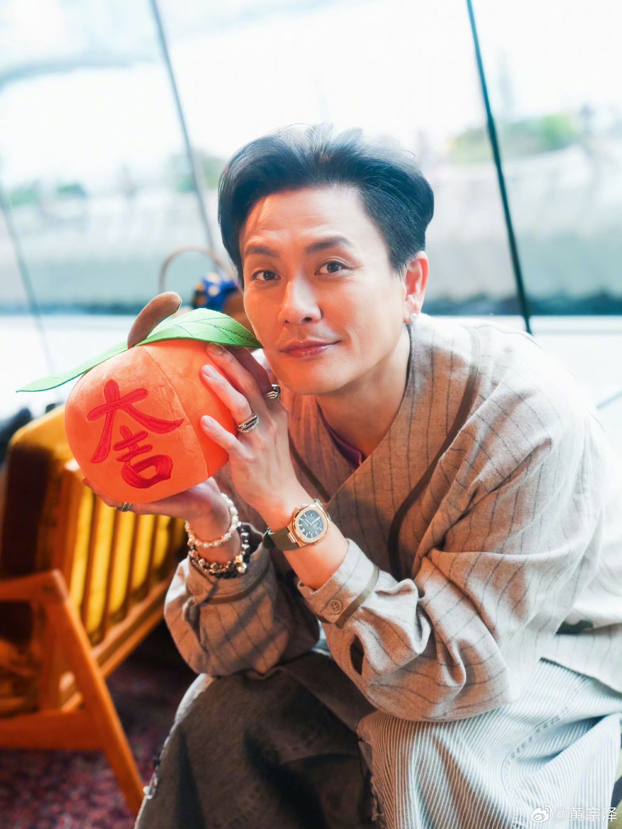 TVB昔日经典荧幕cp罕合体！女方晒亲密合照，男方竟被错认成林峯