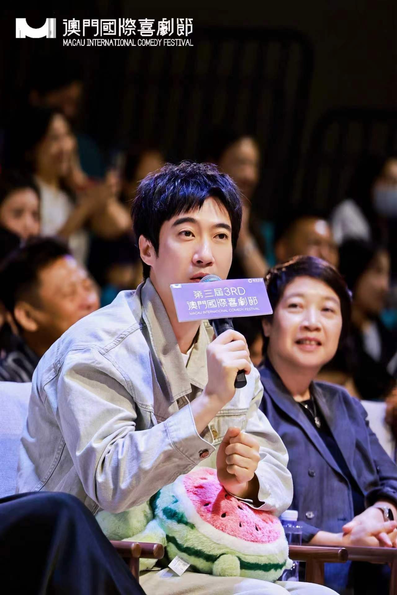 第三届澳门国际喜剧节横琴开幕 喜剧班澳门青年学员获签约 人才助澳琴文产协同发展